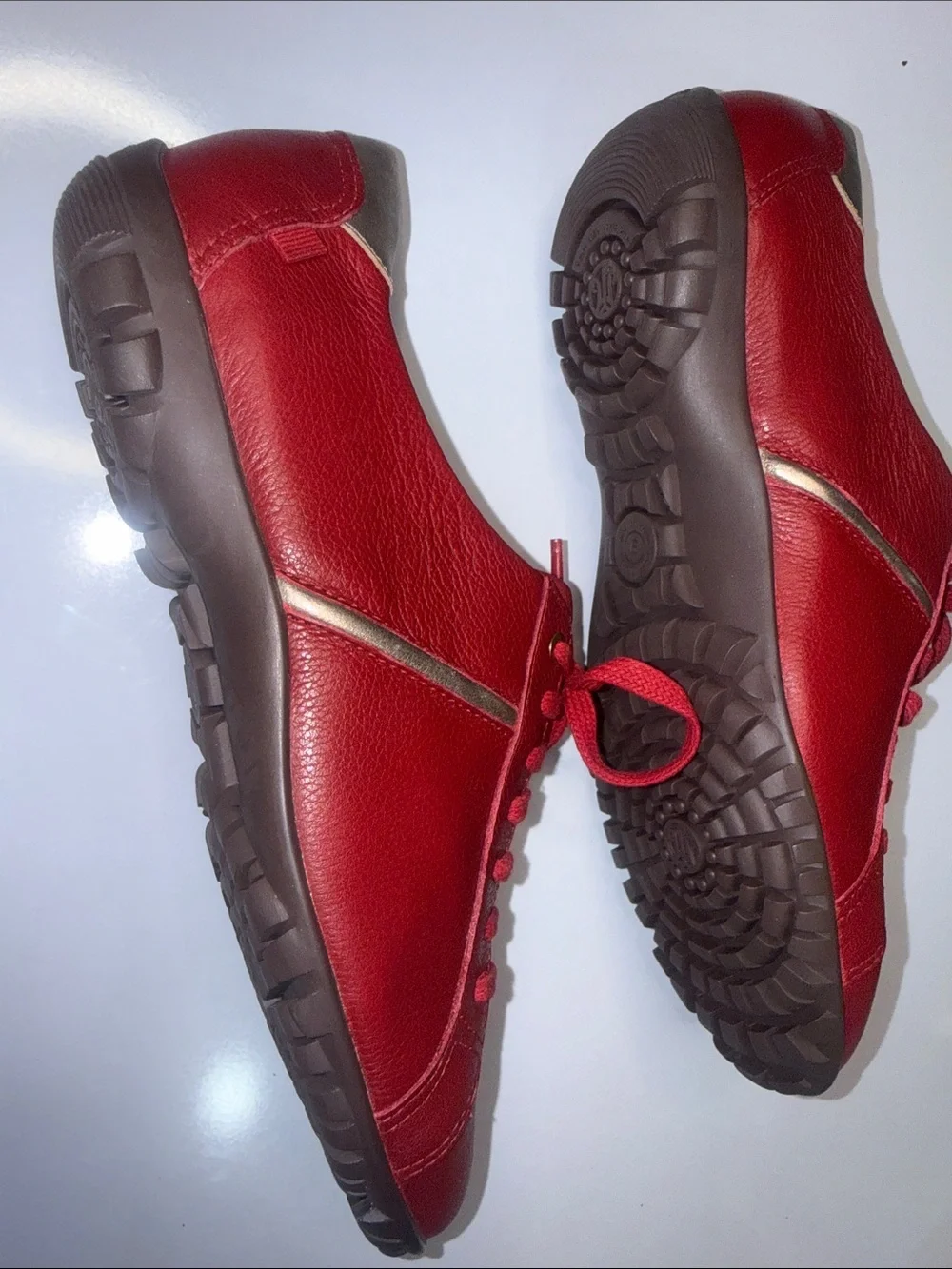 Marcjoseph Golf women's Red Leather Lace-Up Sneakers with Gold Accent Size 9